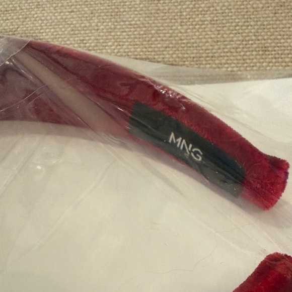 Mango Red Velvet Finished Headband/NWT - Picture 7 of 7